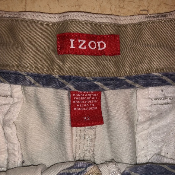 Men’s IZOD Khaki Shorts - Picture 2 of 2